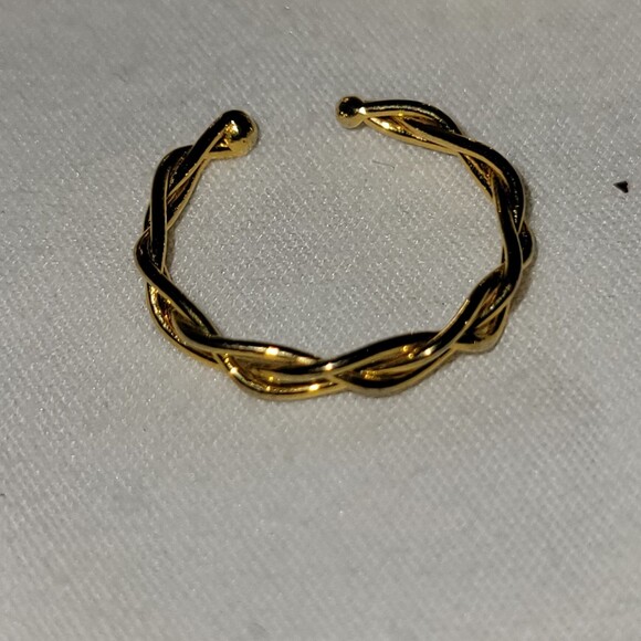 Set of 7 Gold Toned Fashion Rings - Picture 4 of 9